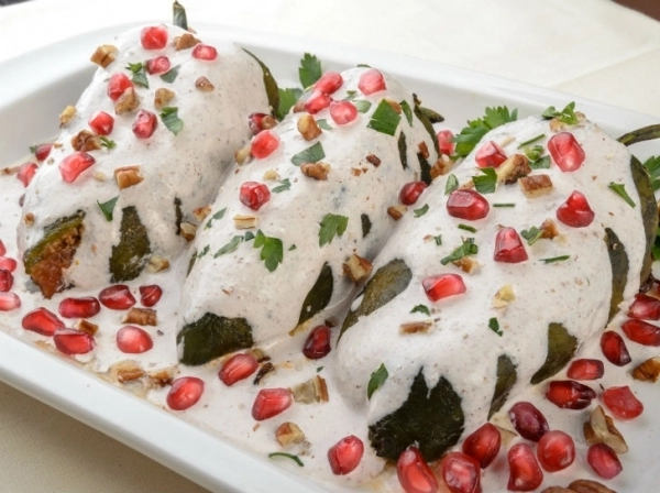chiles en nogada