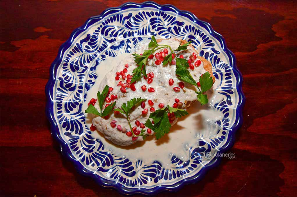 CHILES EN NOGADA