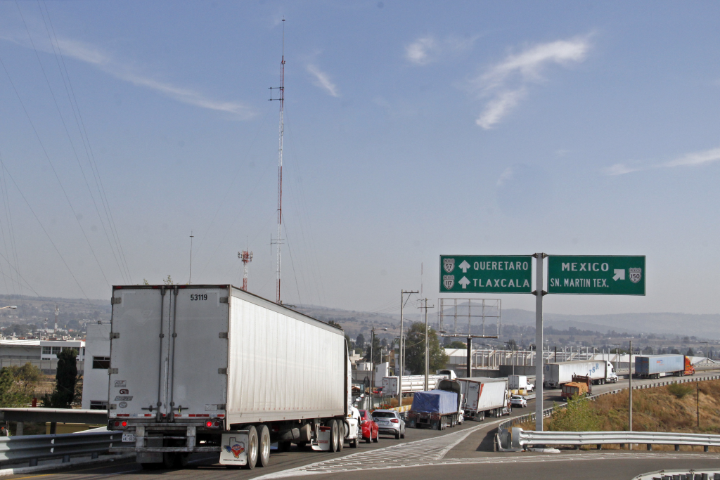 Conoce los tramos más peligrosos de la autopista México–Puebla en 2025, causas de accidentes y recomendaciones para viajar con seguridad.