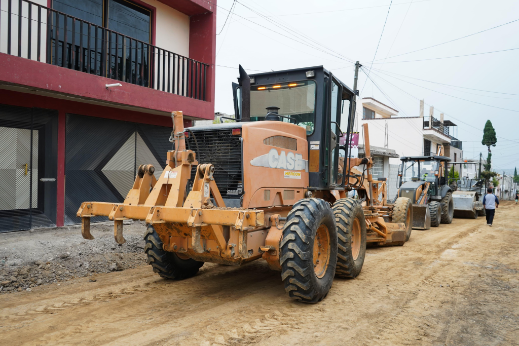Supervisa Pepe Chedraui obras de pavimentación en la Junta Auxiliar de San Francisco Totimehuacan