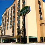 El Hotel Villa Florida Puebla ofrece confort, ubicación estratégica, alberca, salones de eventos y gastronomía. Descubre por qué es ideal para tu estancia.