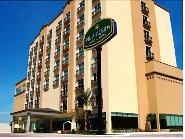 El Hotel Villa Florida Puebla ofrece confort, ubicación estratégica, alberca, salones de eventos y gastronomía. Descubre por qué es ideal para tu estancia.