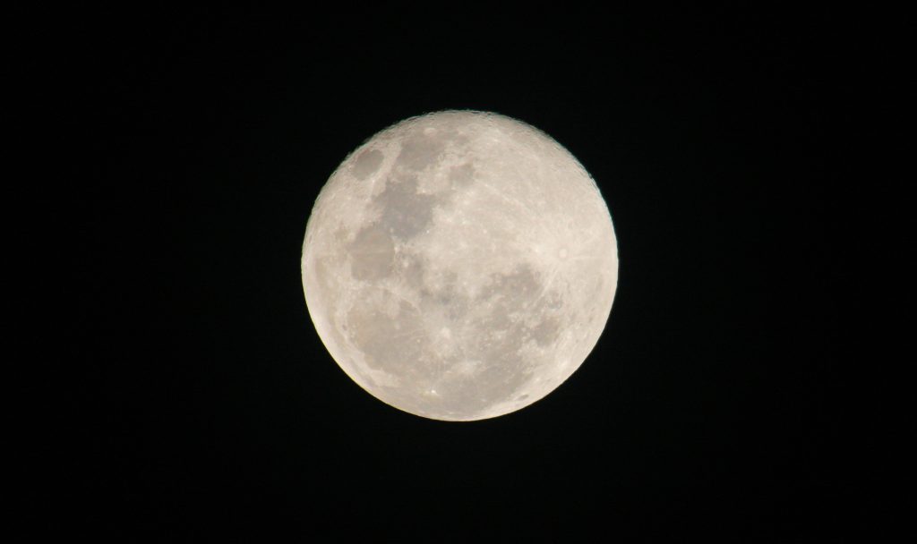 Rituales para aprovechar la Superluna de diciembre 2025