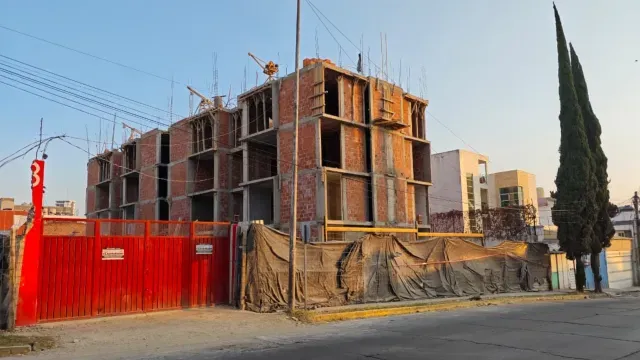 trabajador cae en obra Puebla,