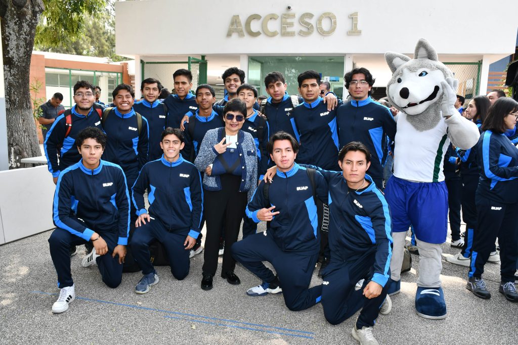 Abandera Rectora a delegación deportiva de la BUAP