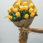 ¿Por qué se regalan flores amarillas el 21 de marzo?